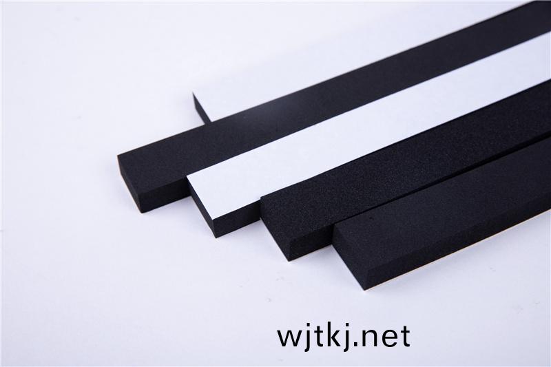 CR減震(zhen)保(bao)溫條