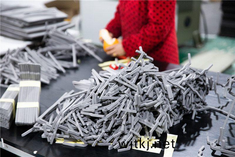 CR減(jian)震(zhen)保(bao)溫條(tiao)