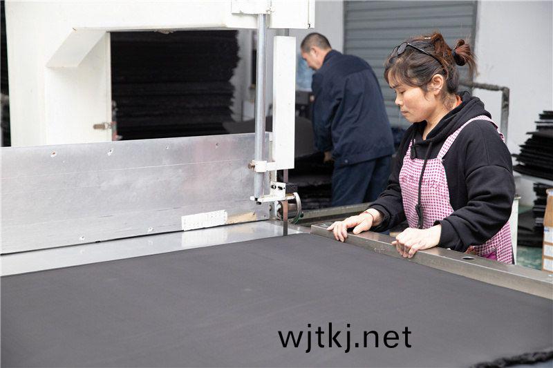 CR減(jian)震保(bao)溫條